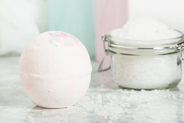 https://lindseyelmore.com/wp-content/uploads/2019/05/bath-bomb.jpg