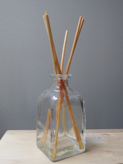 https://lindseyelmore.com/wp-content/uploads/2019/05/reed-diffuser.jpg